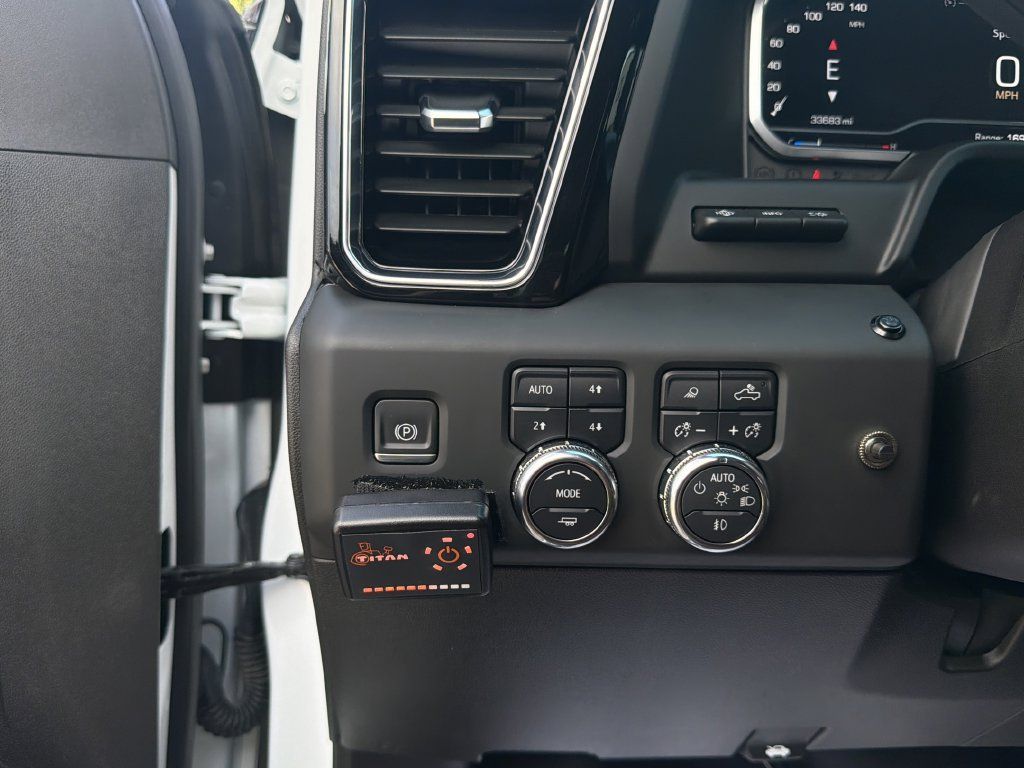 Used 2024 GMC Sierra 3500 Denali Ultimate AWD/4WD image 17