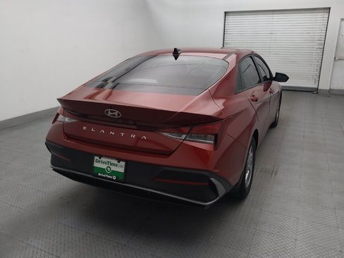 Used 2025 Hyundai Elantra SE FWD image 7