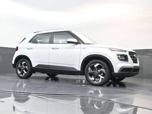 Certified 2026 Hyundai Venue SEL FWD image 22