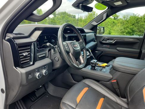 Certified 2024 GMC Sierra 1500 AT4 w/ Technology Package AWD/4WD image 17