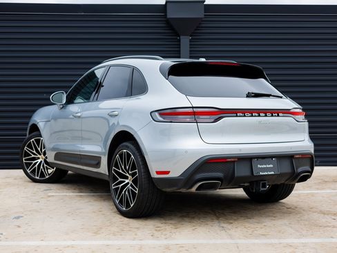 Certified 2025 Porsche Macan image 3