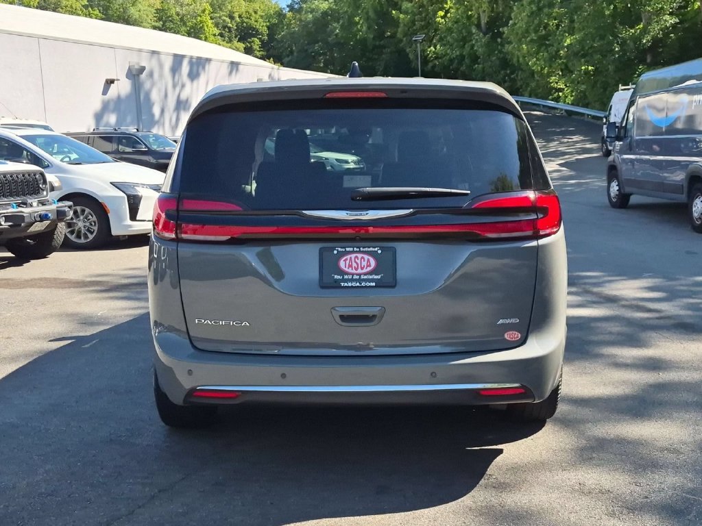 Used 2023 Chrysler Pacifica Touring-L AWD/4WD image 4