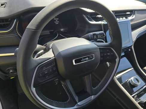 Used 2023 Jeep Grand Cherokee Altitude image 16