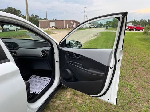 Used 2018 Hyundai Kona SE FWD image 16