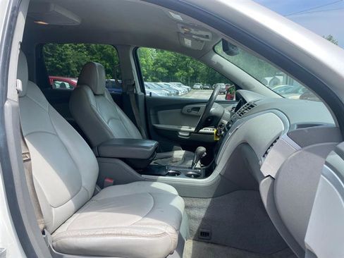 Used 2012 Chevrolet Traverse LT FWD image 12