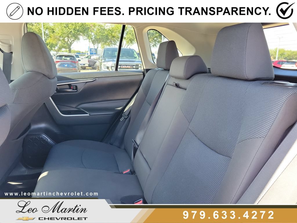 Used 2022 Toyota RAV4 LE FWD image 9