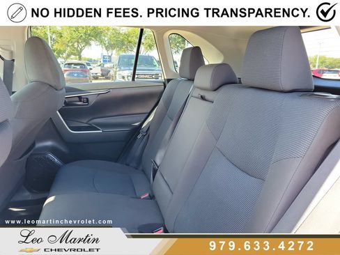 Used 2022 Toyota RAV4 LE FWD image 9