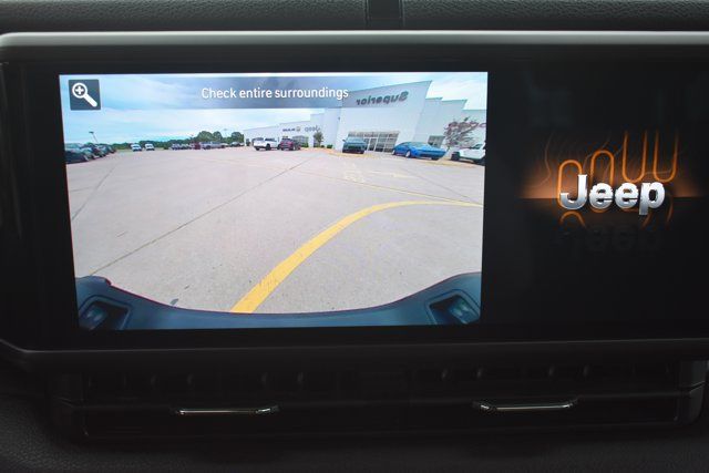 Used 2025 Jeep Gladiator Sport AWD/4WD image 24