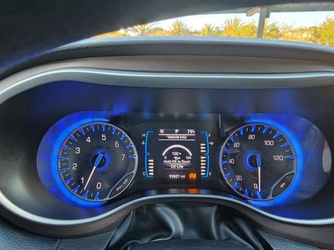 Used 2017 Chrysler Pacifica Touring Plus w/ Tire & Wheel Group image 34