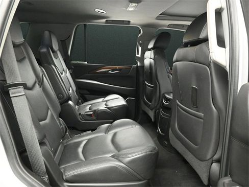 Used 2018 Cadillac Escalade Luxury image 18