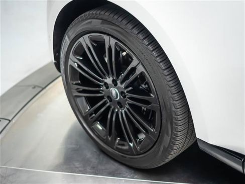 Used 2024 Land Rover Range Rover Long Wheelbase Autobiography AWD/4WD image 13