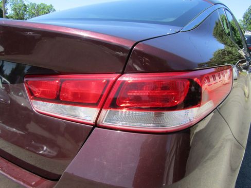 Used 2016 Kia Optima LX w/ Option Group 014 FWD image 9