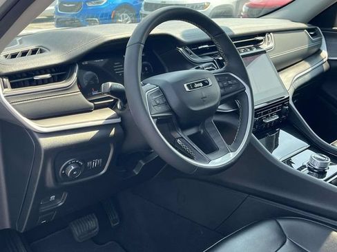 Used 2023 Jeep Grand Cherokee Limited AWD/4WD image 12