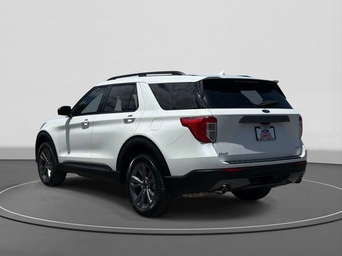 Certified 2023 Ford Explorer XLT w/ Equipment Group 202A AWD/4WD image 7