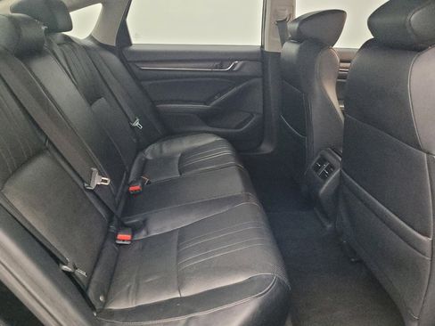 Used 2018 Honda Accord Touring image 19