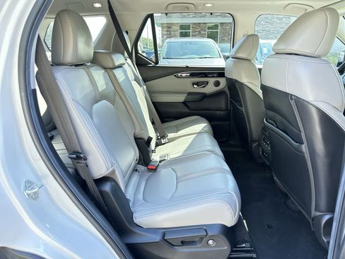 Used 2025 Honda Pilot Touring image 17