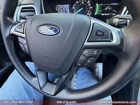 Used 2019 Ford Fusion SE FWD image 22