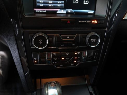 Used 2016 Ford Explorer XLT w/ Equipment Group 201A FWD image 21