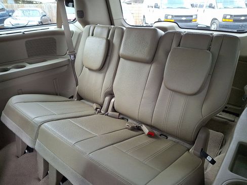 Used 2015 Chrysler Town & Country Touring w/ Driver Convenience Group image 11