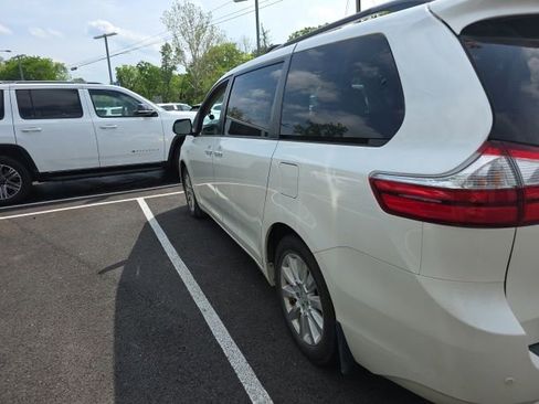 Used 2016 Toyota Sienna XLE Premium AWD/4WD image 9