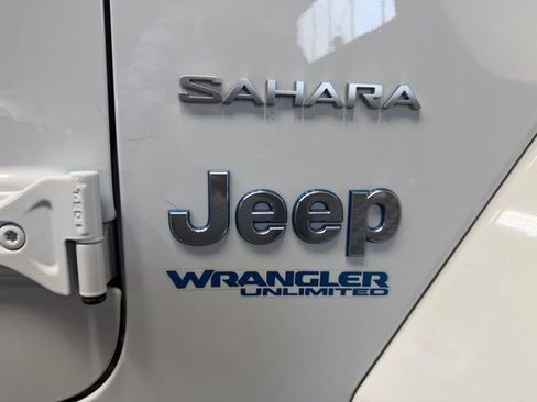 Used 2022 Jeep Wrangler Unlimited Sahara image 12