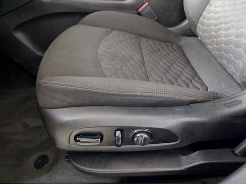 Used 2018 Chevrolet Equinox LT FWD image 25