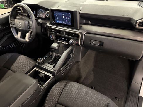 Used 2025 Toyota 4Runner SR5 AWD/4WD image 41