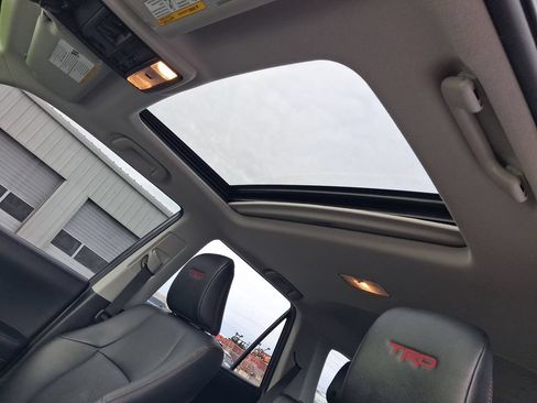 Used 2021 Toyota 4Runner TRD Off-Road Premium w/ Moonroof Package AWD/4WD image 16