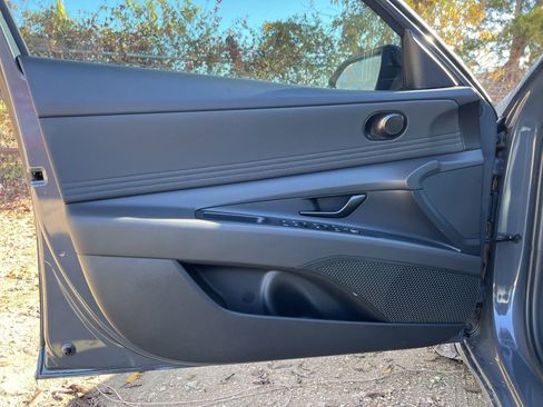 Used 2025 Hyundai Elantra Sport image 12