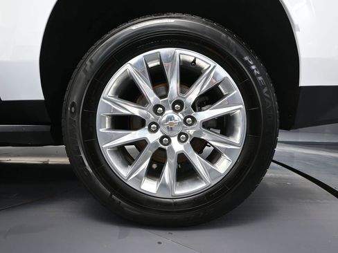 Used 2023 Chevrolet Suburban Premier image 16