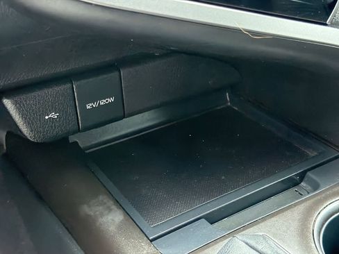 Used 2022 Toyota Camry SE w/ Cold Weather Package FWD image 31