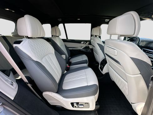 Used 2025 BMW X7 M60i AWD/4WD image 29