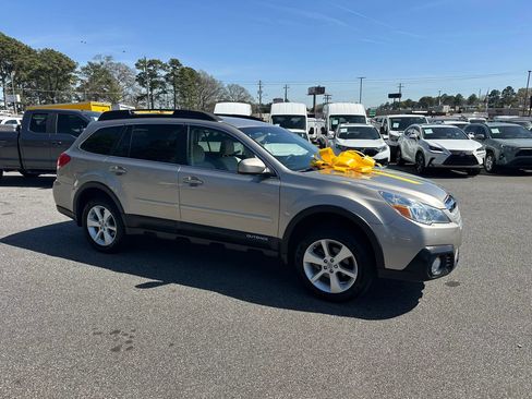 Used 2014 Subaru Outback 2.5i Premium image 11