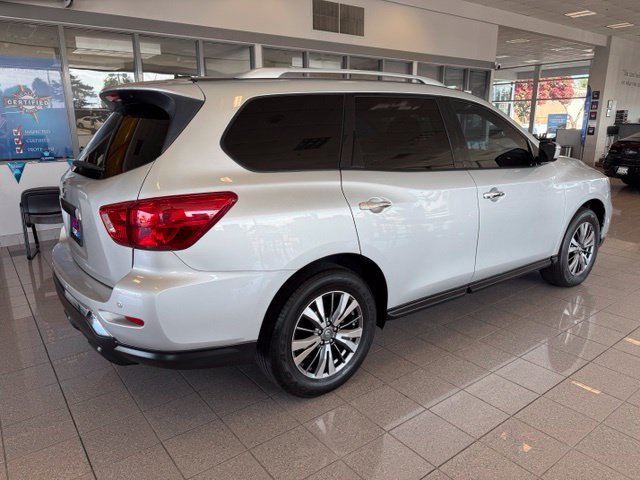 Used 2018 Nissan Pathfinder SV AWD/4WD image 4