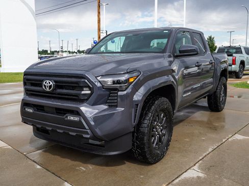 Certified 2025 Toyota Tacoma SR5 AWD/4WD image 4