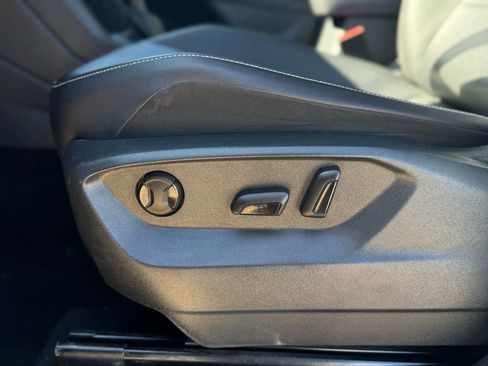 Used 2021 Volkswagen Tiguan SE R-Line image 12