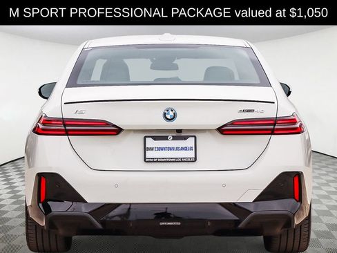 Used 2026 BMW i5 eDrive40 w/ M Sport Package RWD image 5