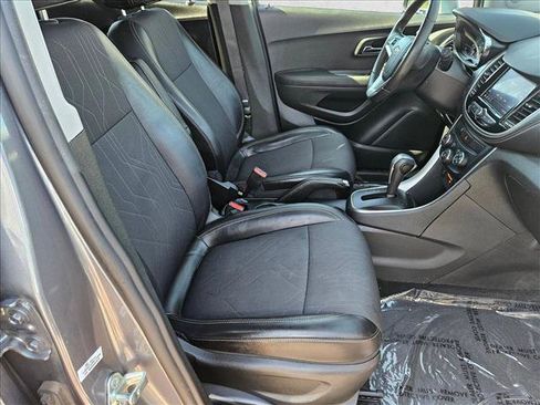 Used 2020 Chevrolet Trax LT w/ Driver Confidence Package FWD image 19