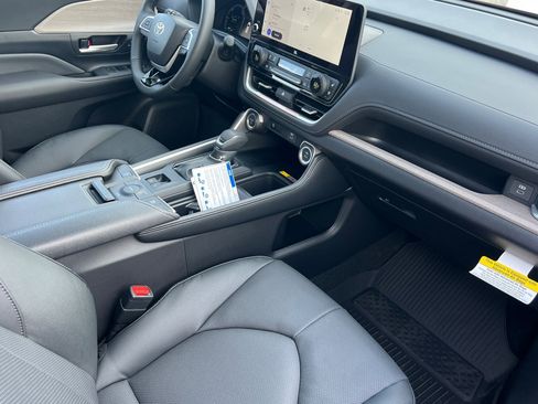 New 2026 Toyota Grand Highlander Limited image 14