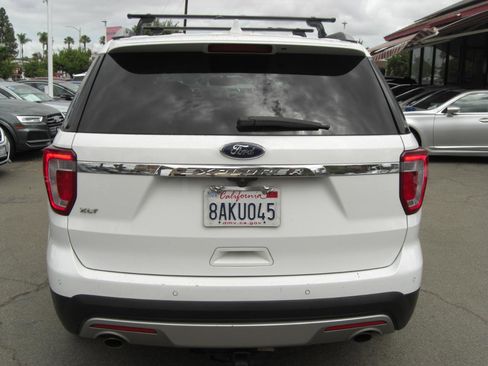 Used 2017 Ford Explorer XLT w/ Equipment Group 202A FWD image 11