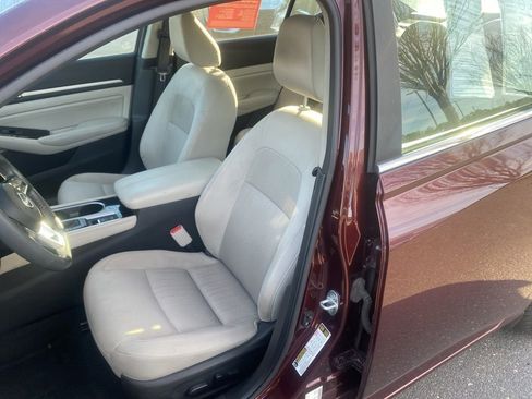 Used 2023 Nissan Altima 2.5 SV w/ SV Premium Package image 13