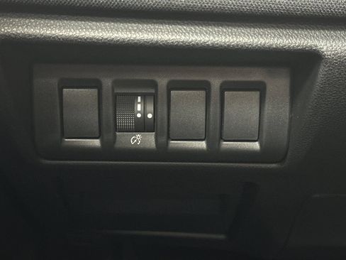 Used 2025 Subaru Outback AWD/4WD image 32