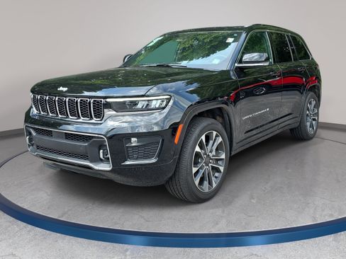 Used 2025 Jeep Grand Cherokee Overland w/ Trailer Tow Package AWD/4WD image 1
