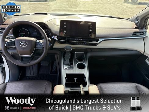 Used 2023 Toyota Sienna Platinum image 28