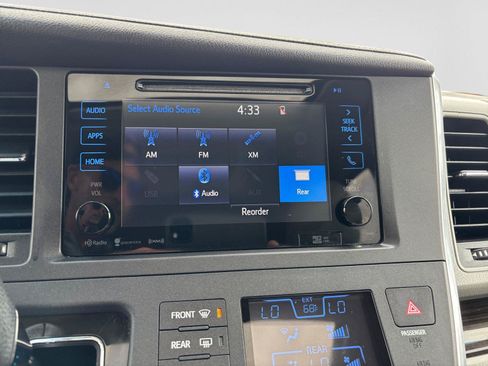 Used 2016 Toyota Sienna XLE Premium FWD image 22