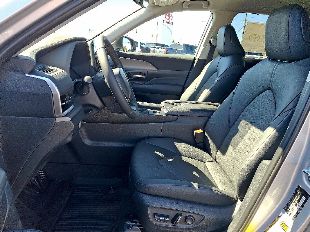New 2026 Toyota Grand Highlander XLE FWD image 11