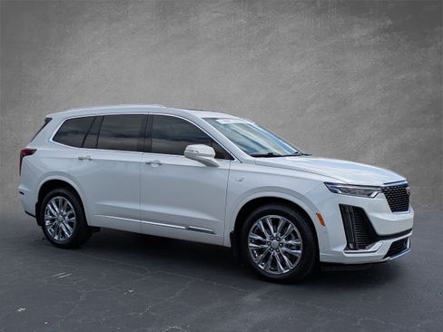 Used 2022 Cadillac XT6 Premium Luxury w/ Platinum Package AWD/4WD image 7