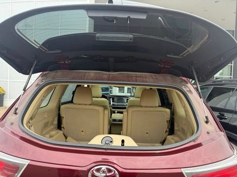 Used 2015 Toyota Highlander Limited Platinum AWD/4WD image 9