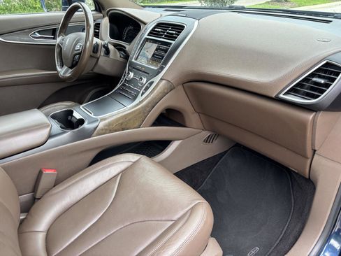 Used 2017 Lincoln MKX Reserve w/ Driver Assistance Package image 12