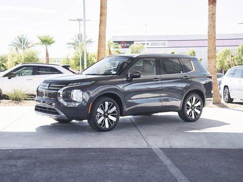 Used 2025 Mitsubishi Outlander SEL image 4